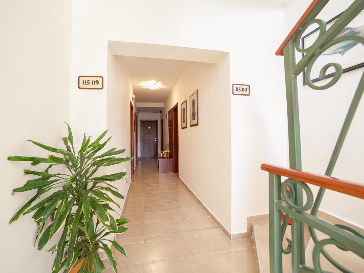 Apartments Krapina Lux บุดวา ภายนอก รูปภาพ