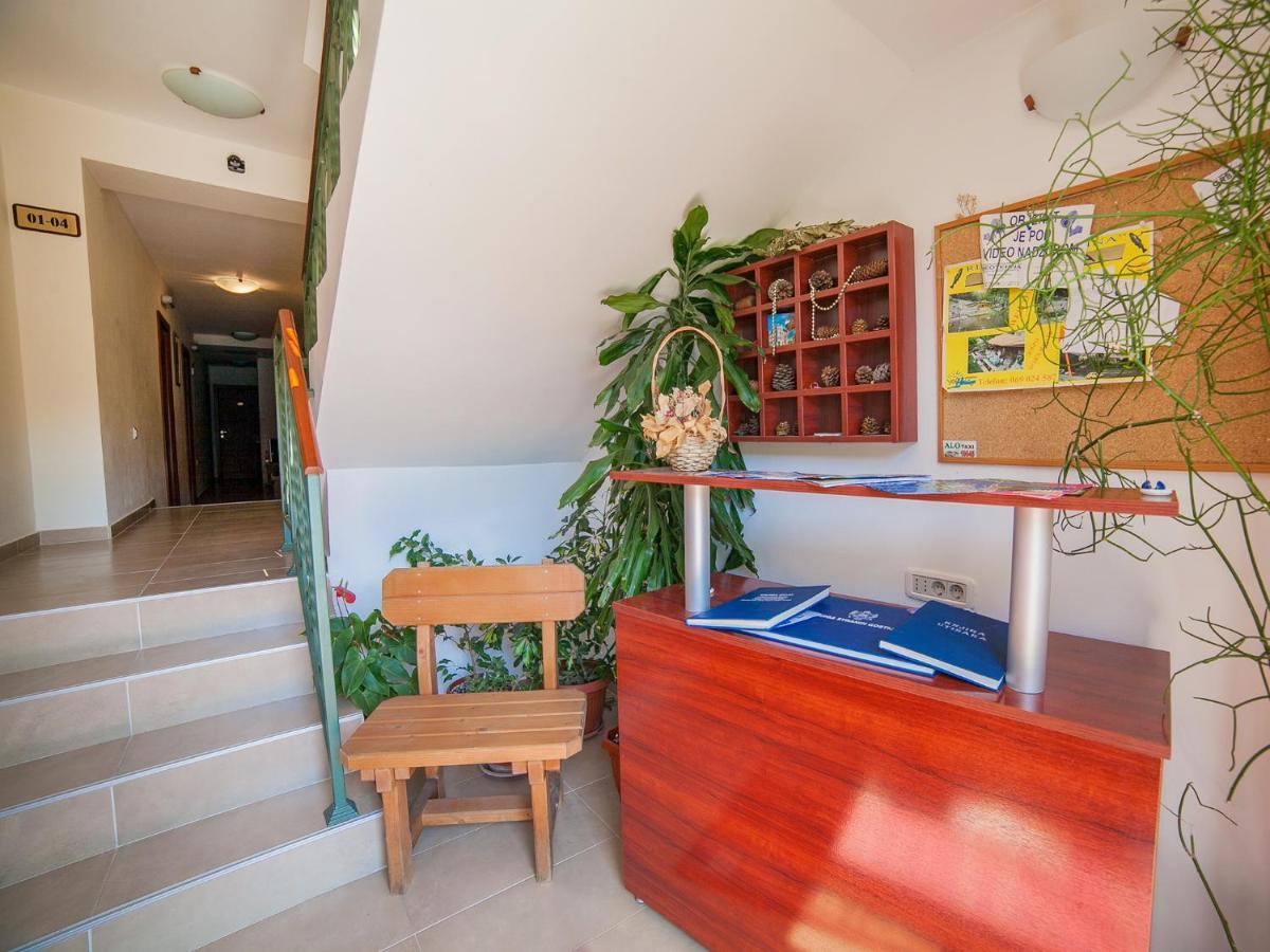 Apartments Krapina Lux บุดวา ภายนอก รูปภาพ
