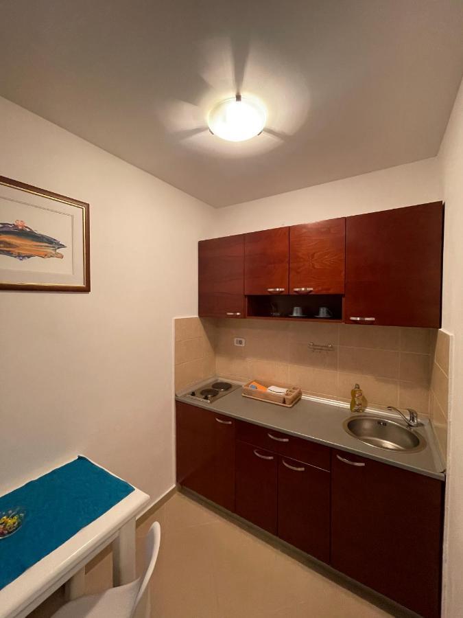 Apartments Krapina Lux บุดวา ภายนอก รูปภาพ