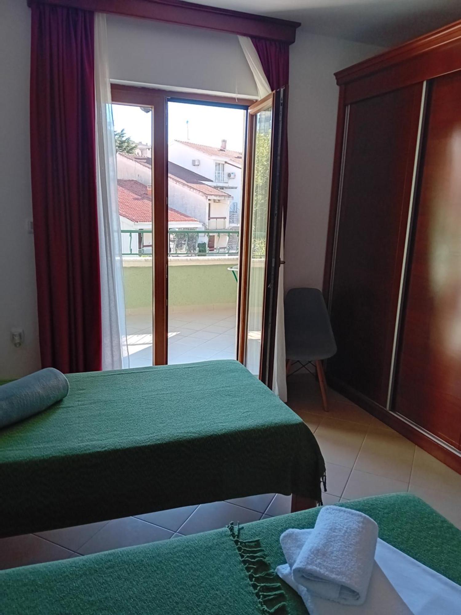 Apartments Krapina Lux บุดวา ภายนอก รูปภาพ