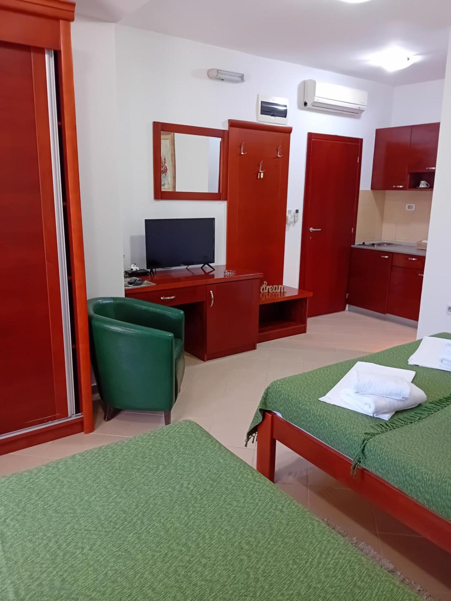 Apartments Krapina Lux บุดวา ภายนอก รูปภาพ