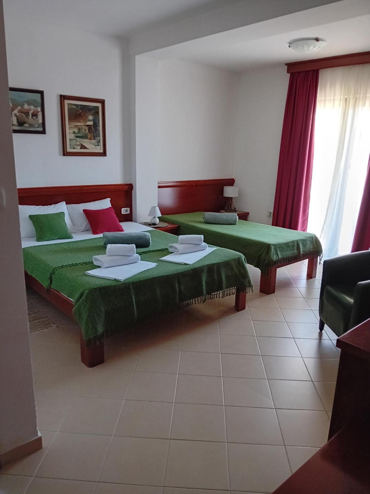 Apartments Krapina Lux บุดวา ภายนอก รูปภาพ