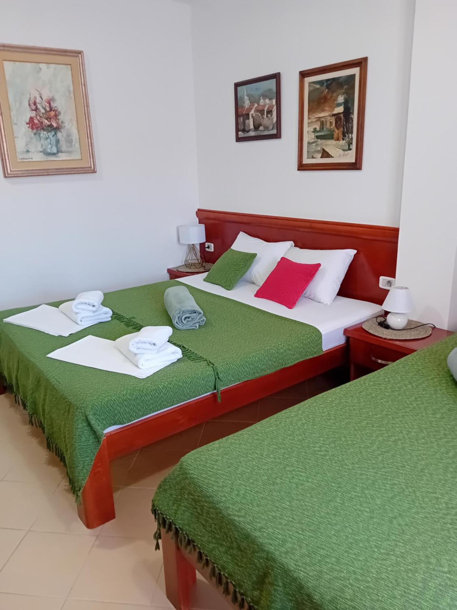 Apartments Krapina Lux บุดวา ภายนอก รูปภาพ