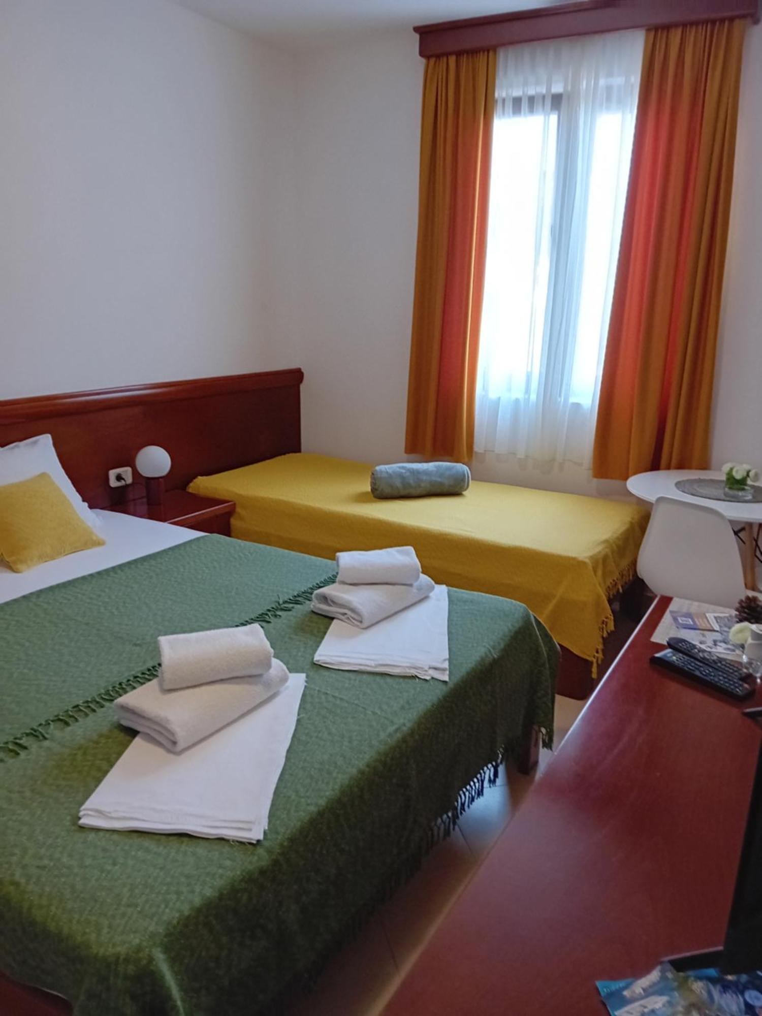 Apartments Krapina Lux บุดวา ภายนอก รูปภาพ