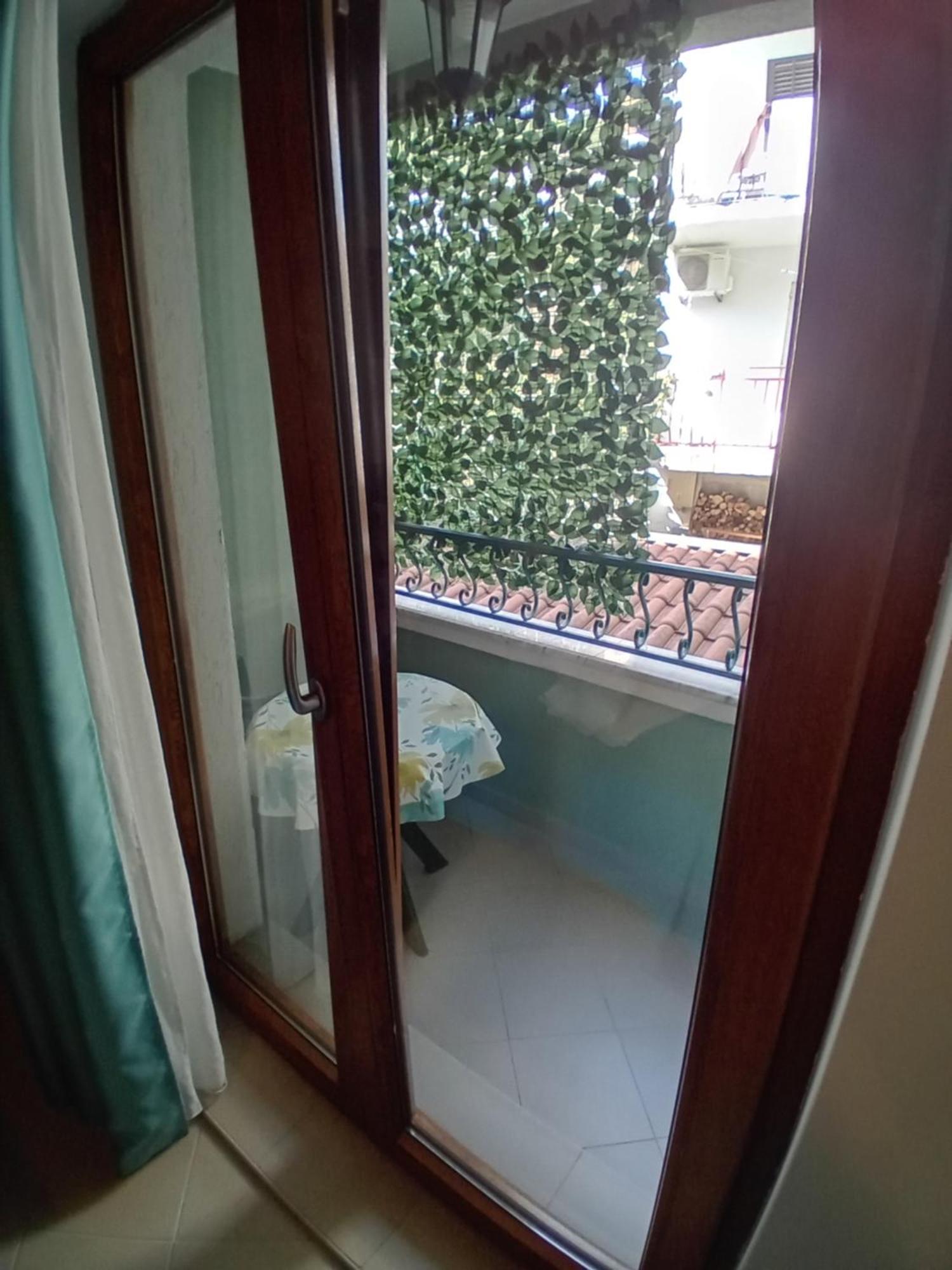 Apartments Krapina Lux บุดวา ภายนอก รูปภาพ