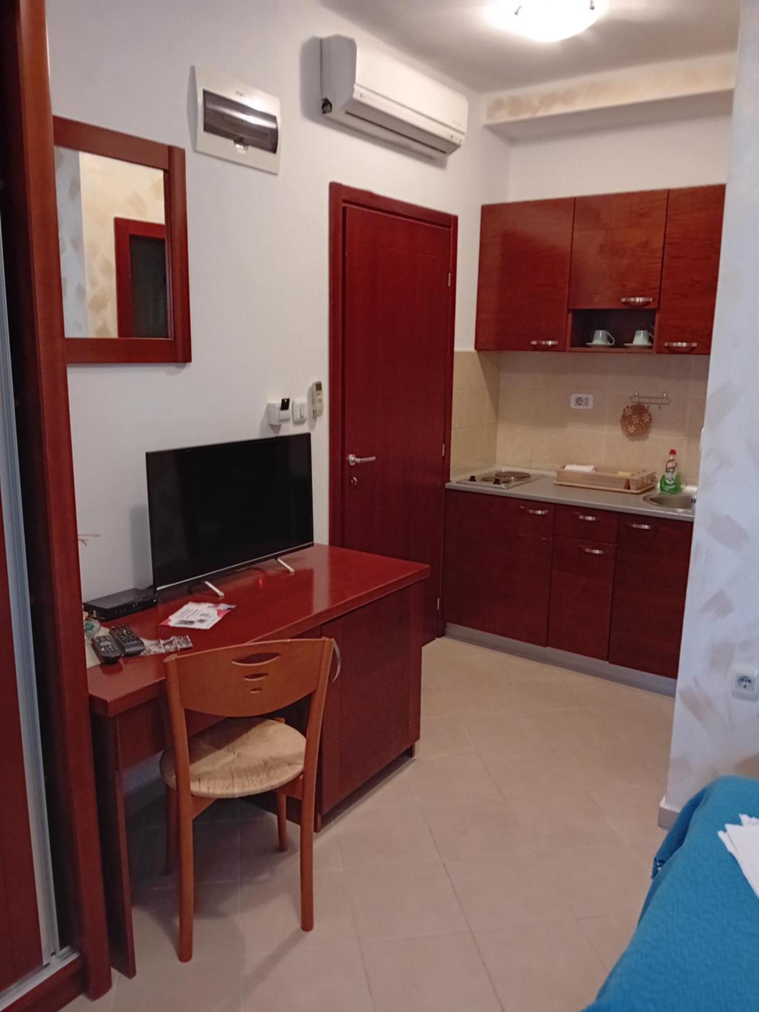 Apartments Krapina Lux บุดวา ภายนอก รูปภาพ