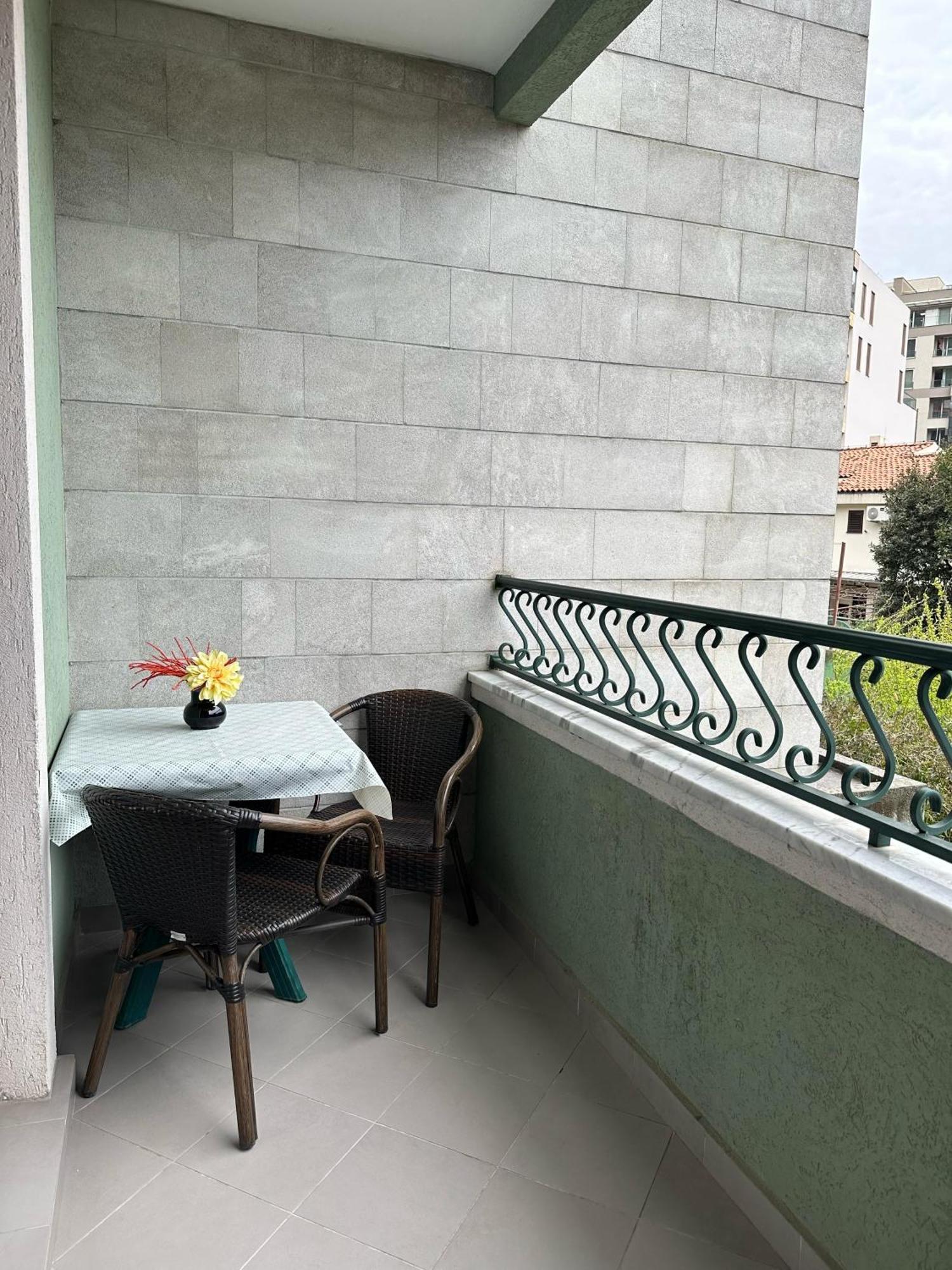 Apartments Krapina Lux บุดวา ภายนอก รูปภาพ