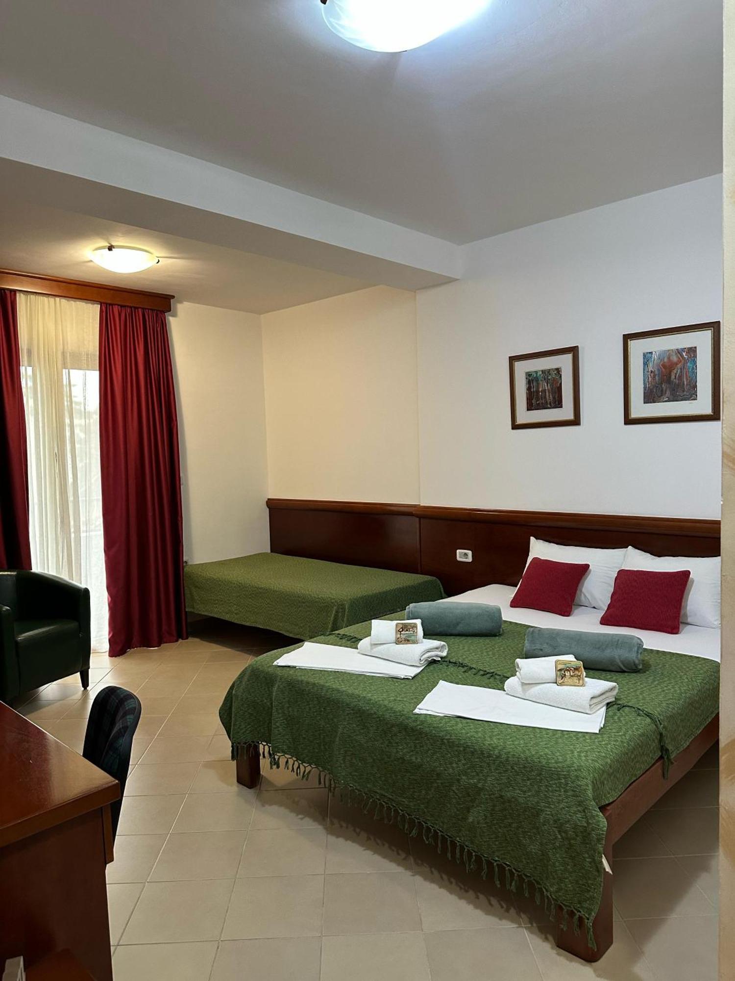 Apartments Krapina Lux บุดวา ภายนอก รูปภาพ