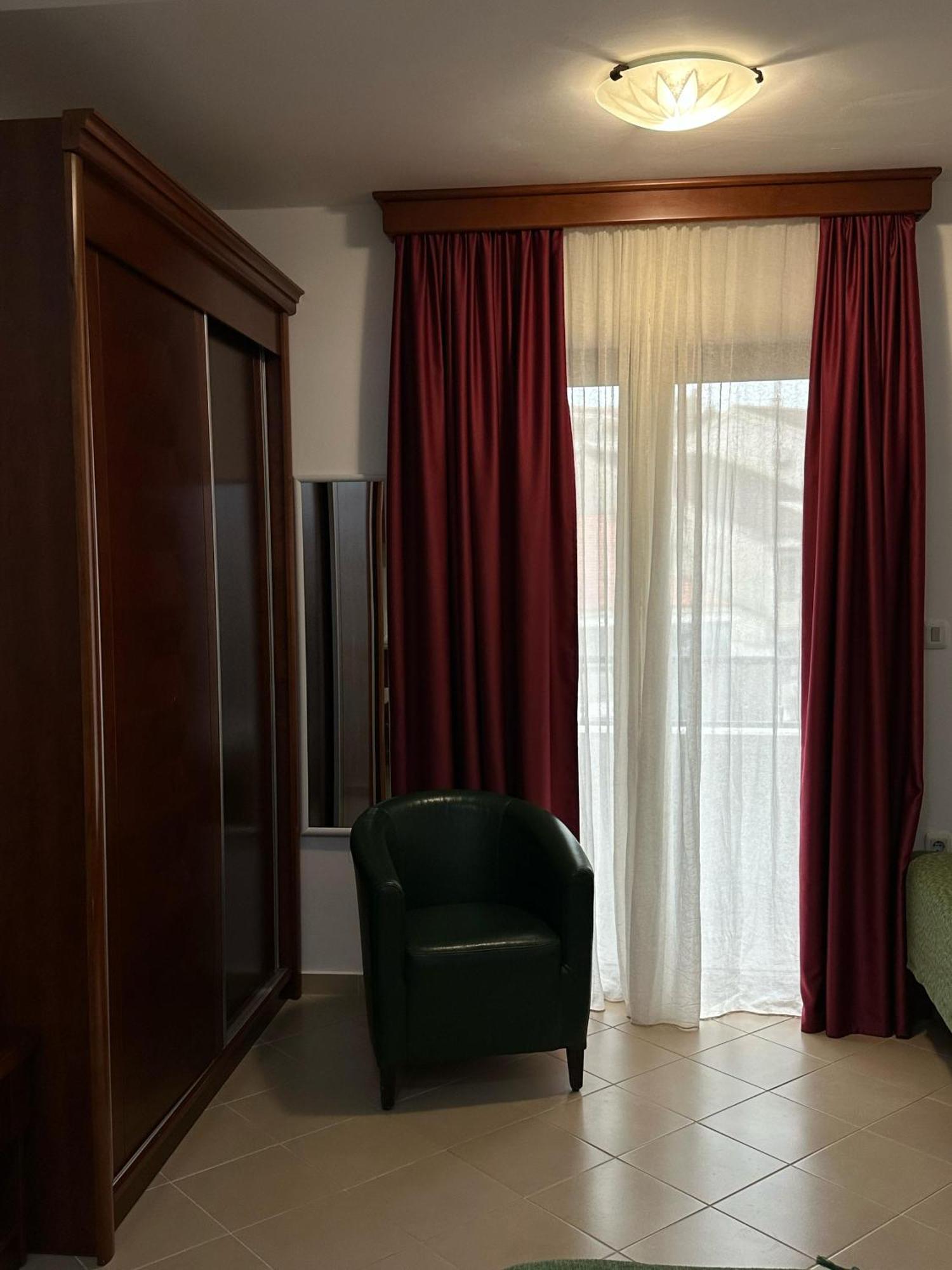 Apartments Krapina Lux บุดวา ภายนอก รูปภาพ