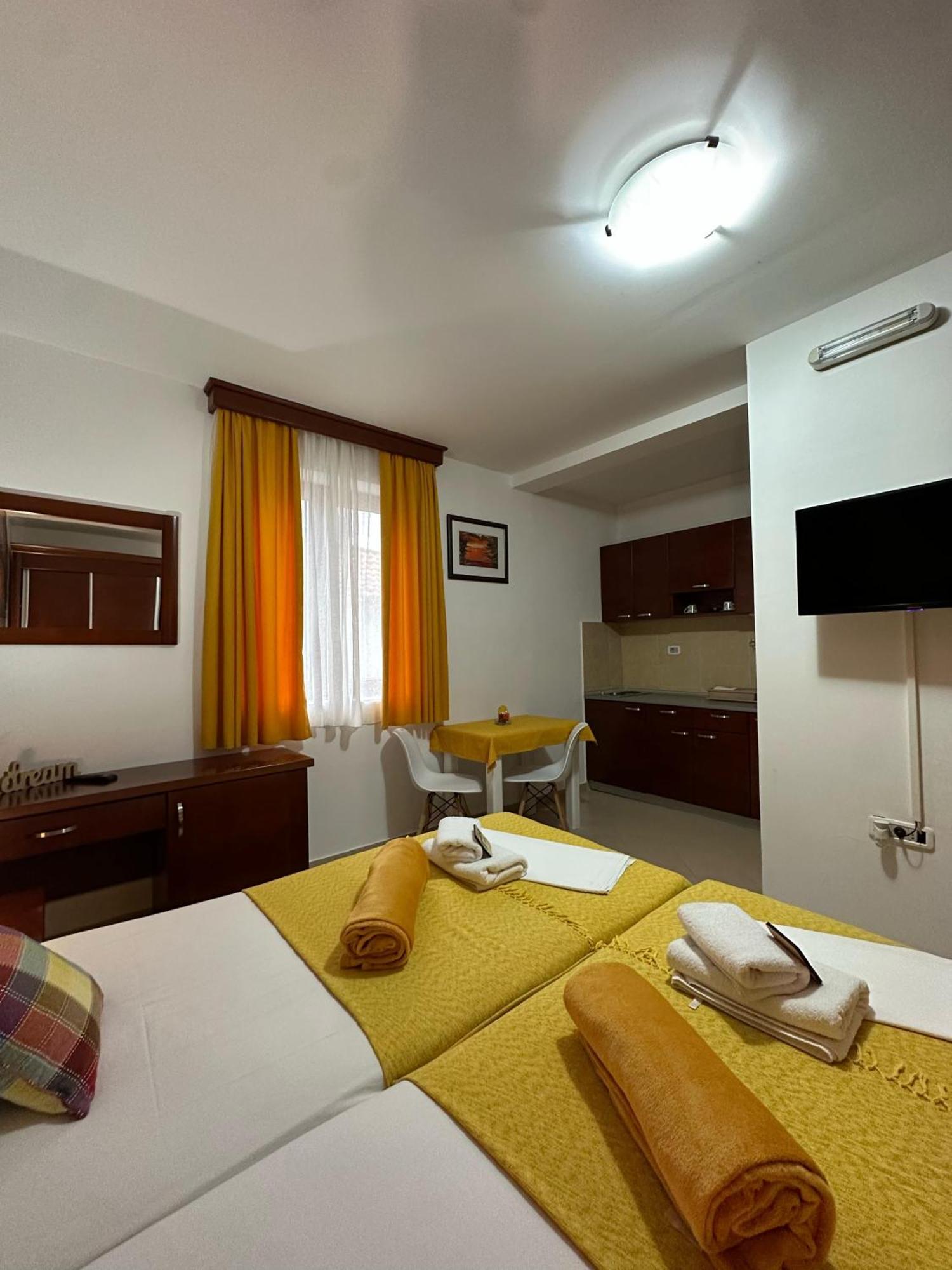 Apartments Krapina Lux บุดวา ภายนอก รูปภาพ